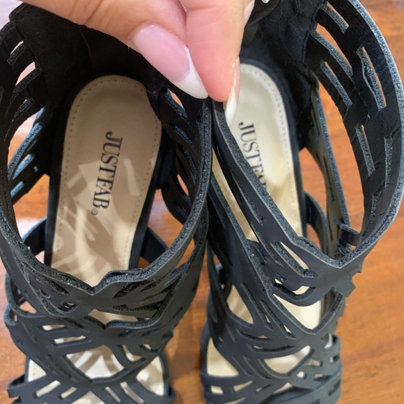 Women’s size 8.5 pumps - Picture 5 of 6